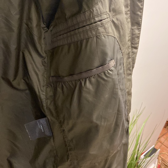 Lululemon || Green Rain Jacket - Picture 7 of 9
